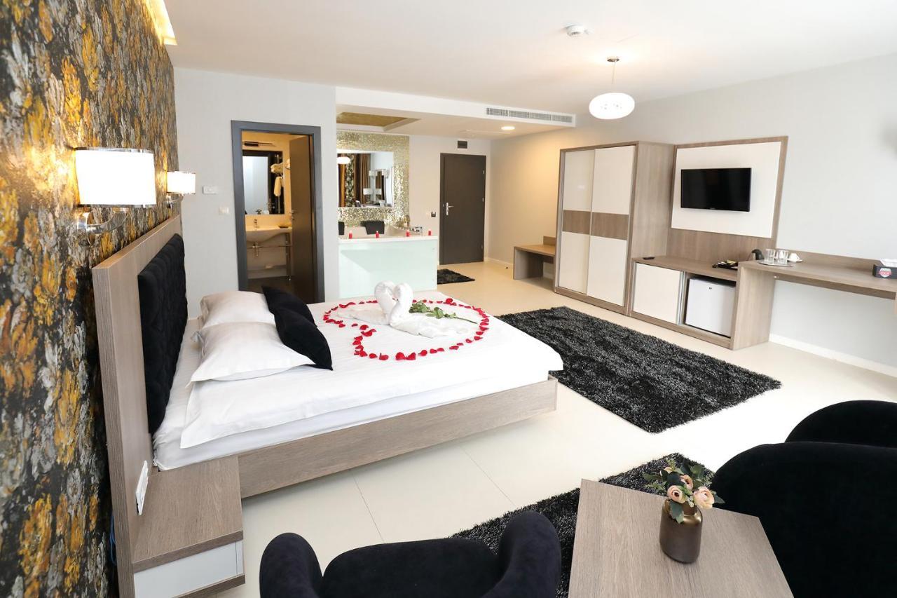 Meliss Events Hotel Craiova Buitenkant foto