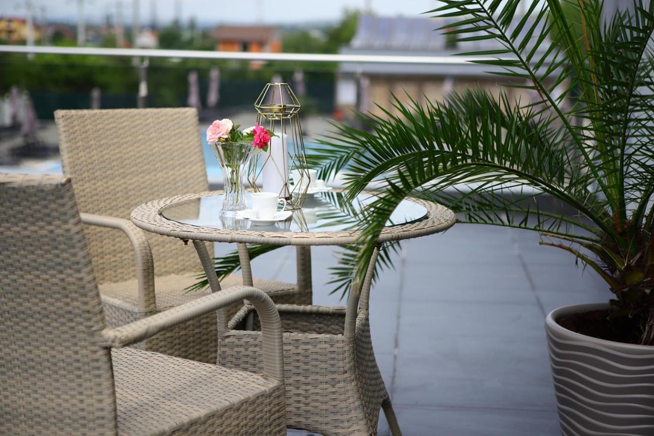 Meliss Events Hotel Craiova Buitenkant foto