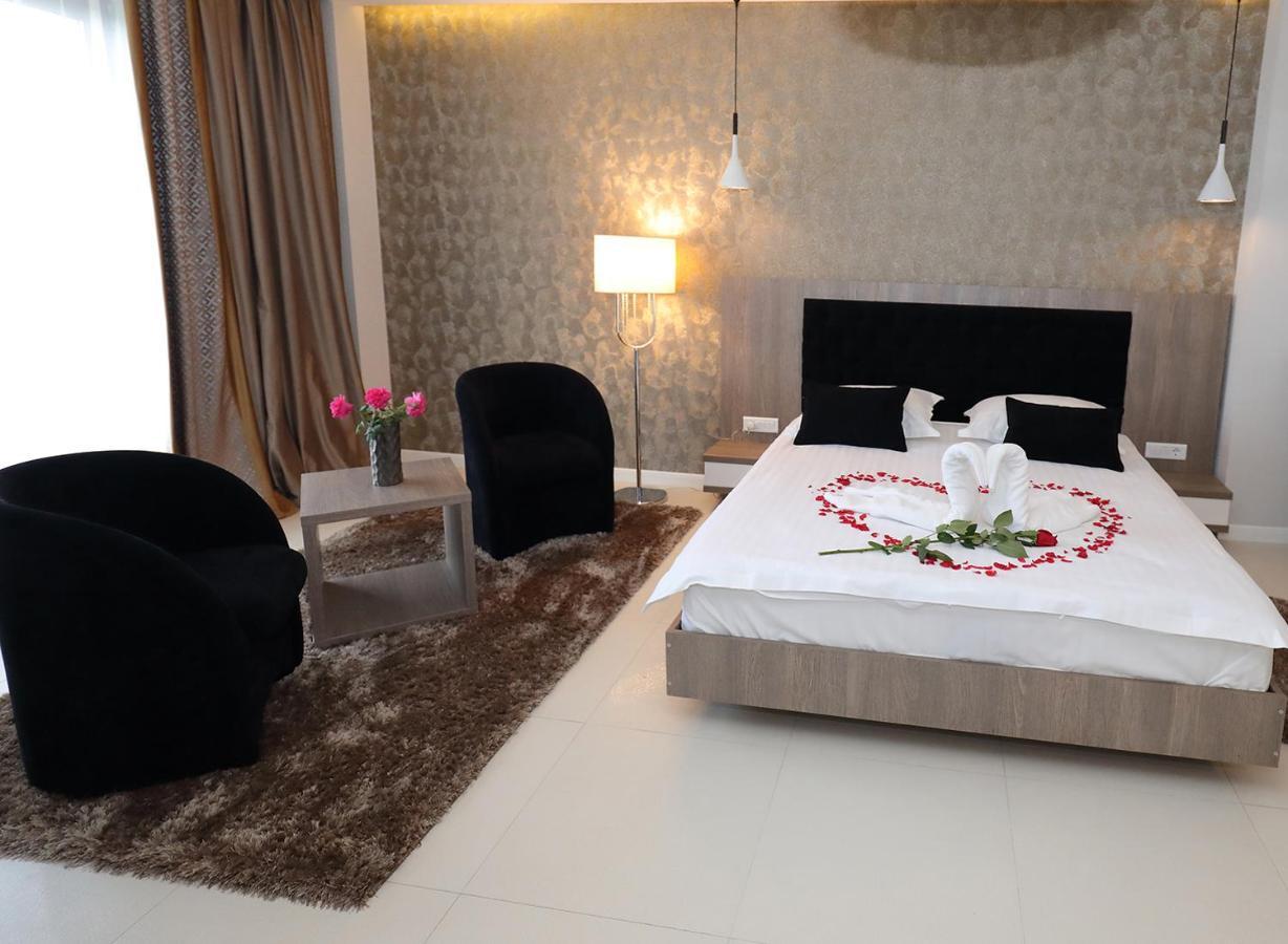 Meliss Events Hotel Craiova Buitenkant foto