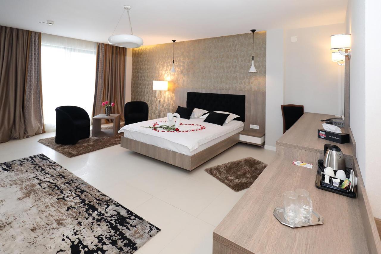 Meliss Events Hotel Craiova Buitenkant foto