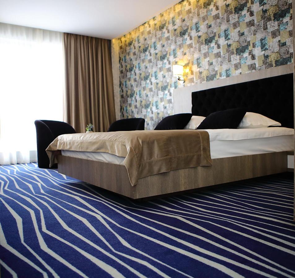 Meliss Events Hotel Craiova Buitenkant foto