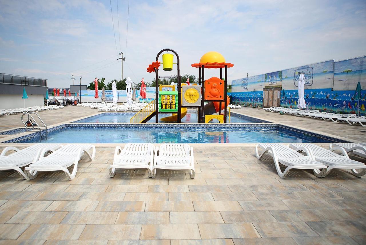 Meliss Events Hotel Craiova Buitenkant foto
