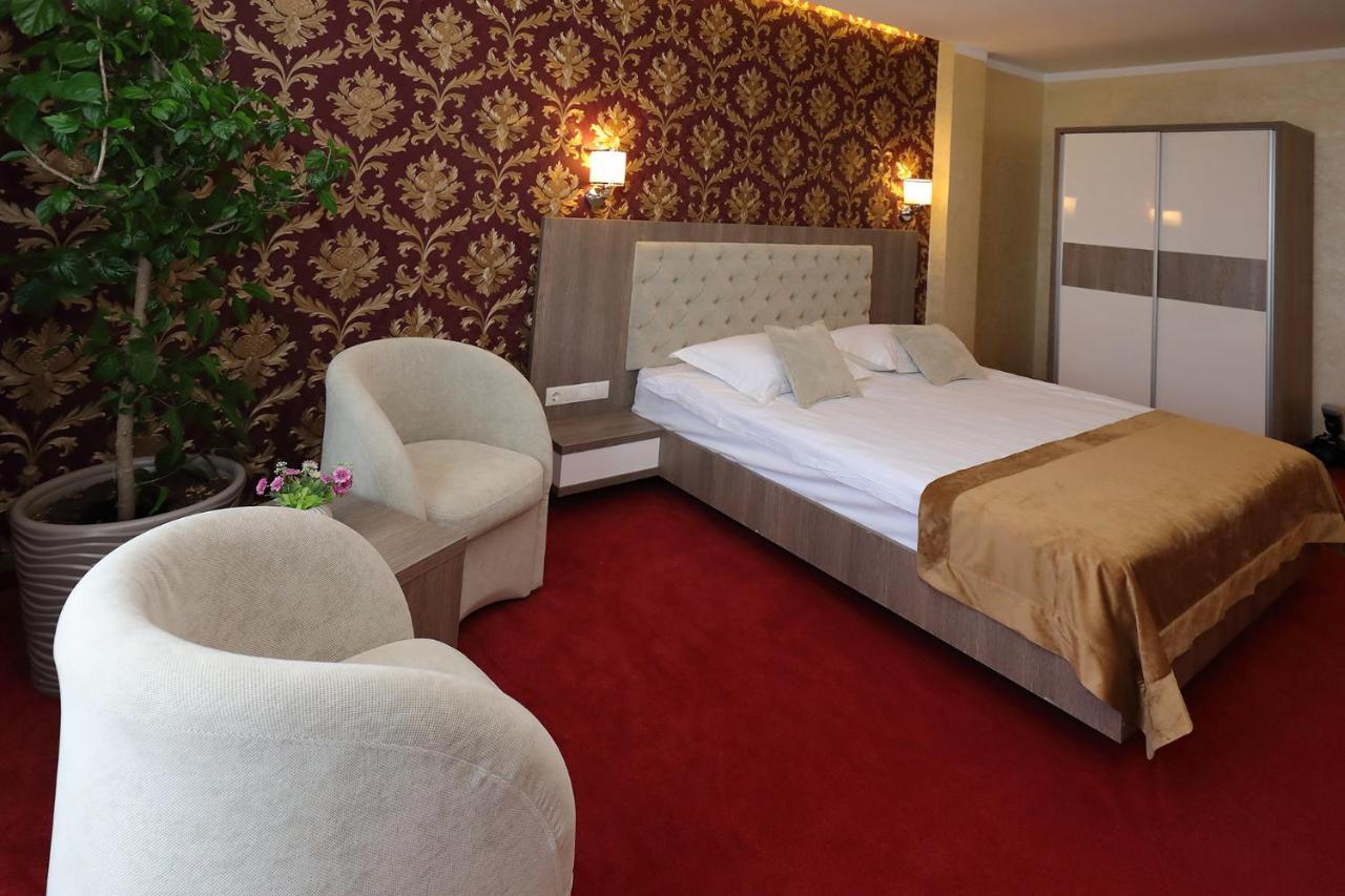Meliss Events Hotel Craiova Buitenkant foto