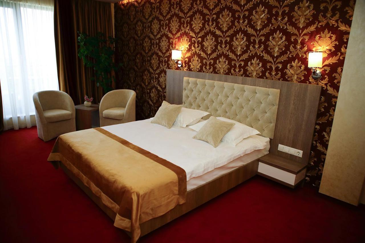 Meliss Events Hotel Craiova Buitenkant foto
