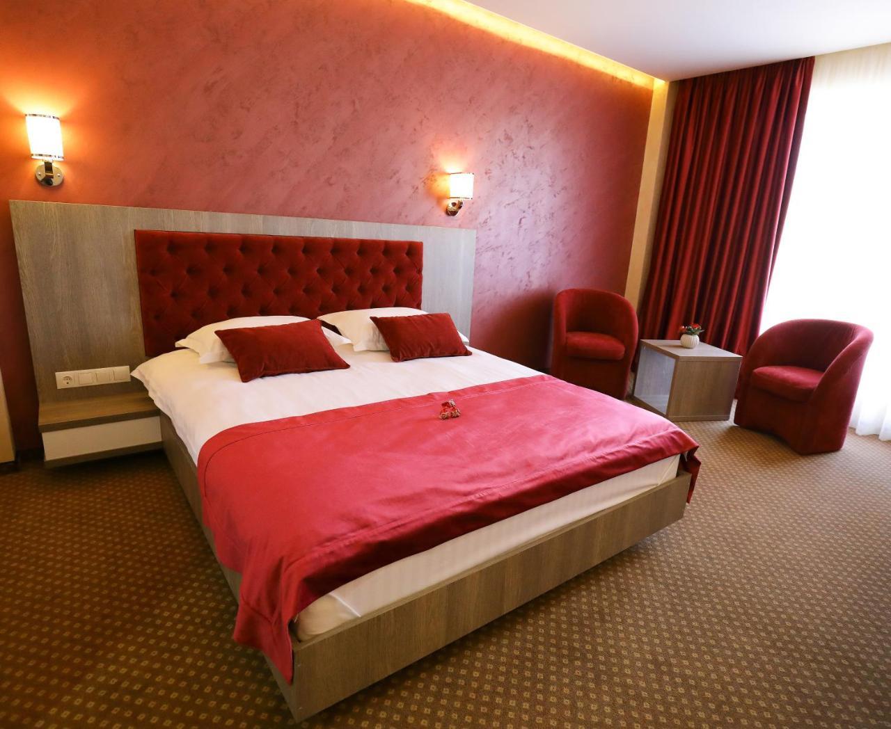 Meliss Events Hotel Craiova Buitenkant foto