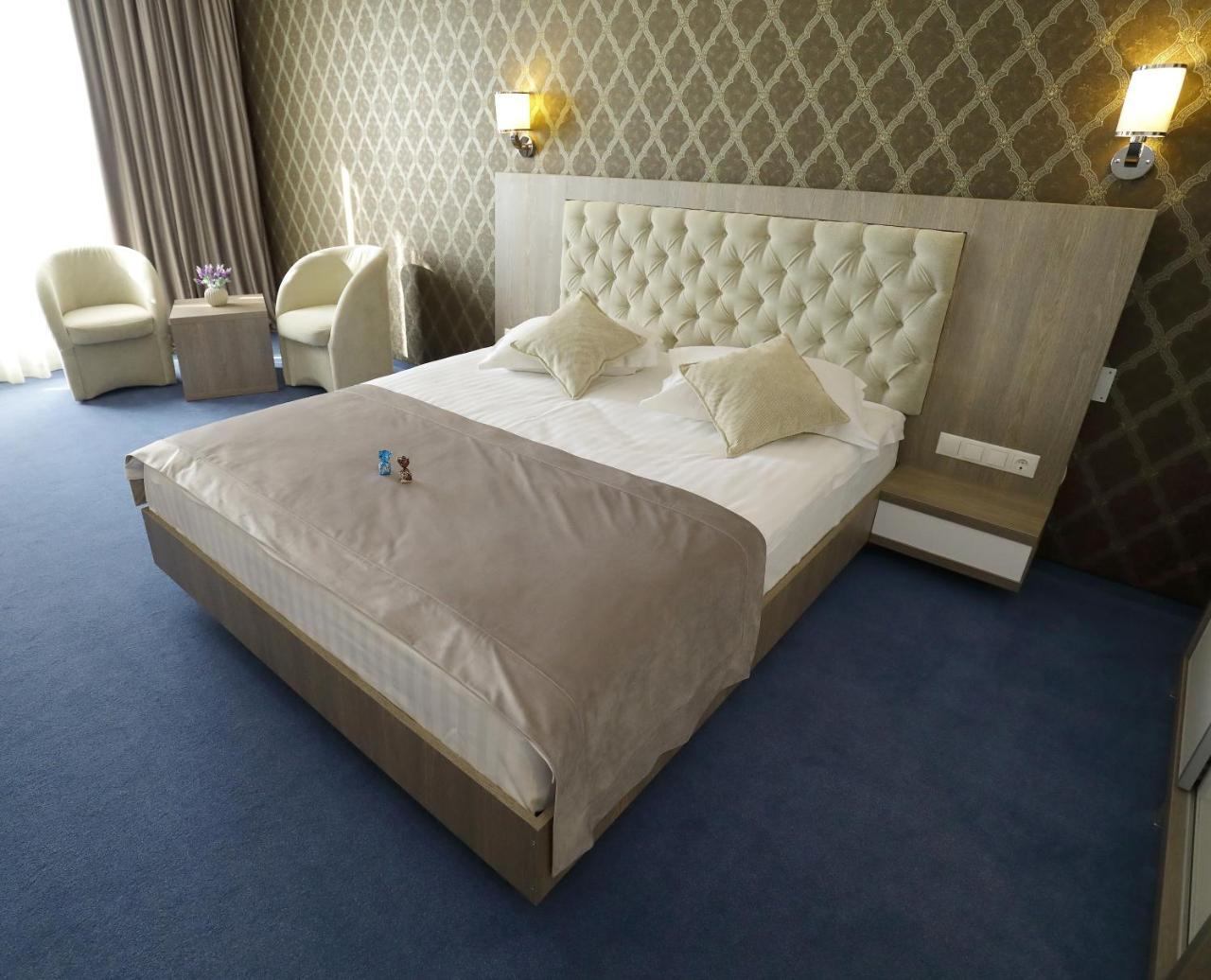 Meliss Events Hotel Craiova Buitenkant foto