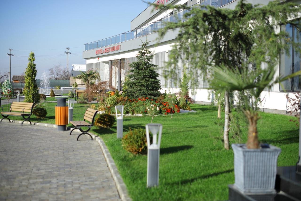 Meliss Events Hotel Craiova Buitenkant foto