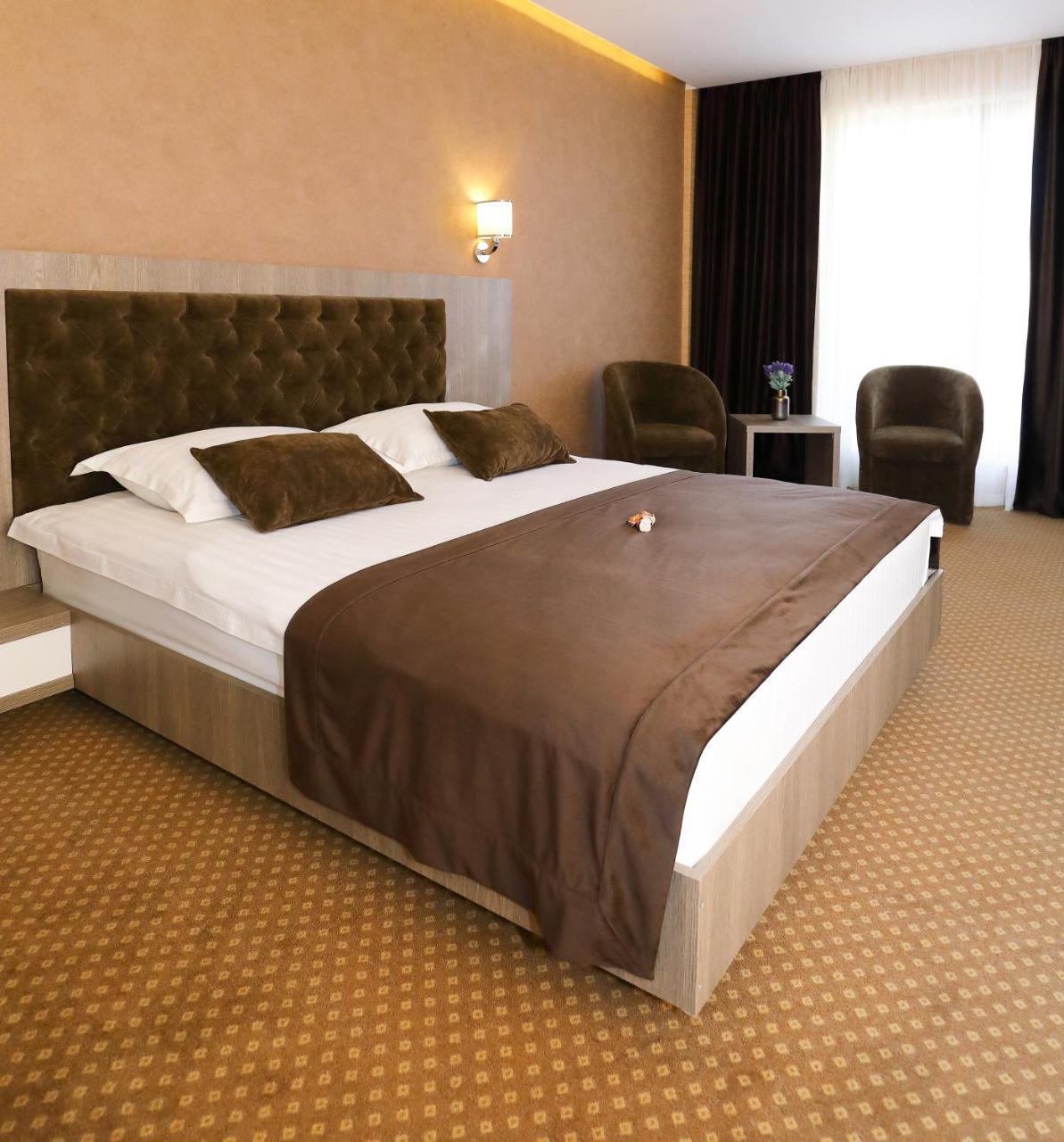 Meliss Events Hotel Craiova Buitenkant foto