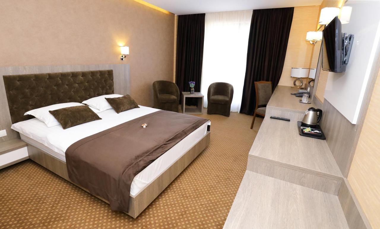 Meliss Events Hotel Craiova Buitenkant foto