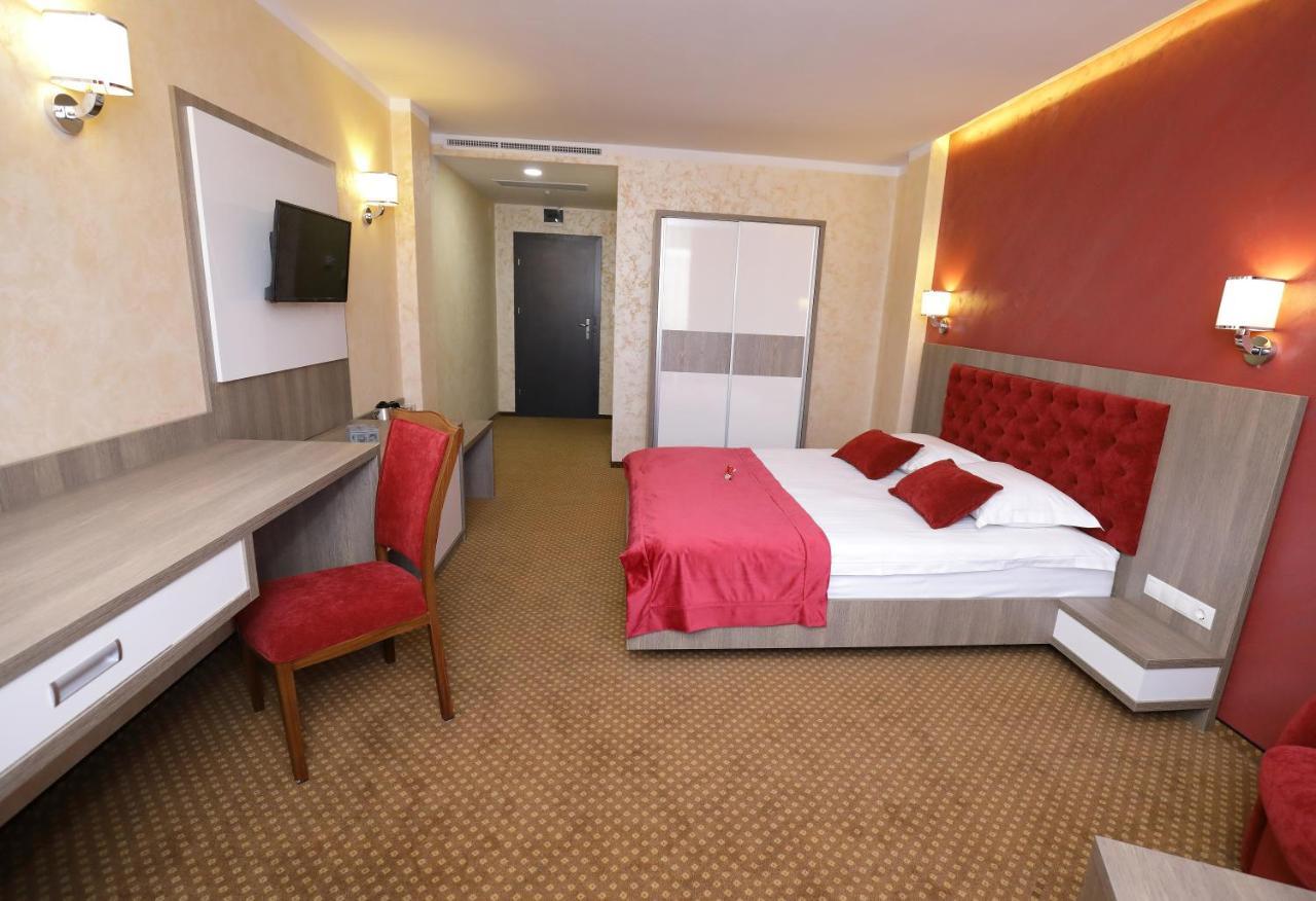 Meliss Events Hotel Craiova Buitenkant foto