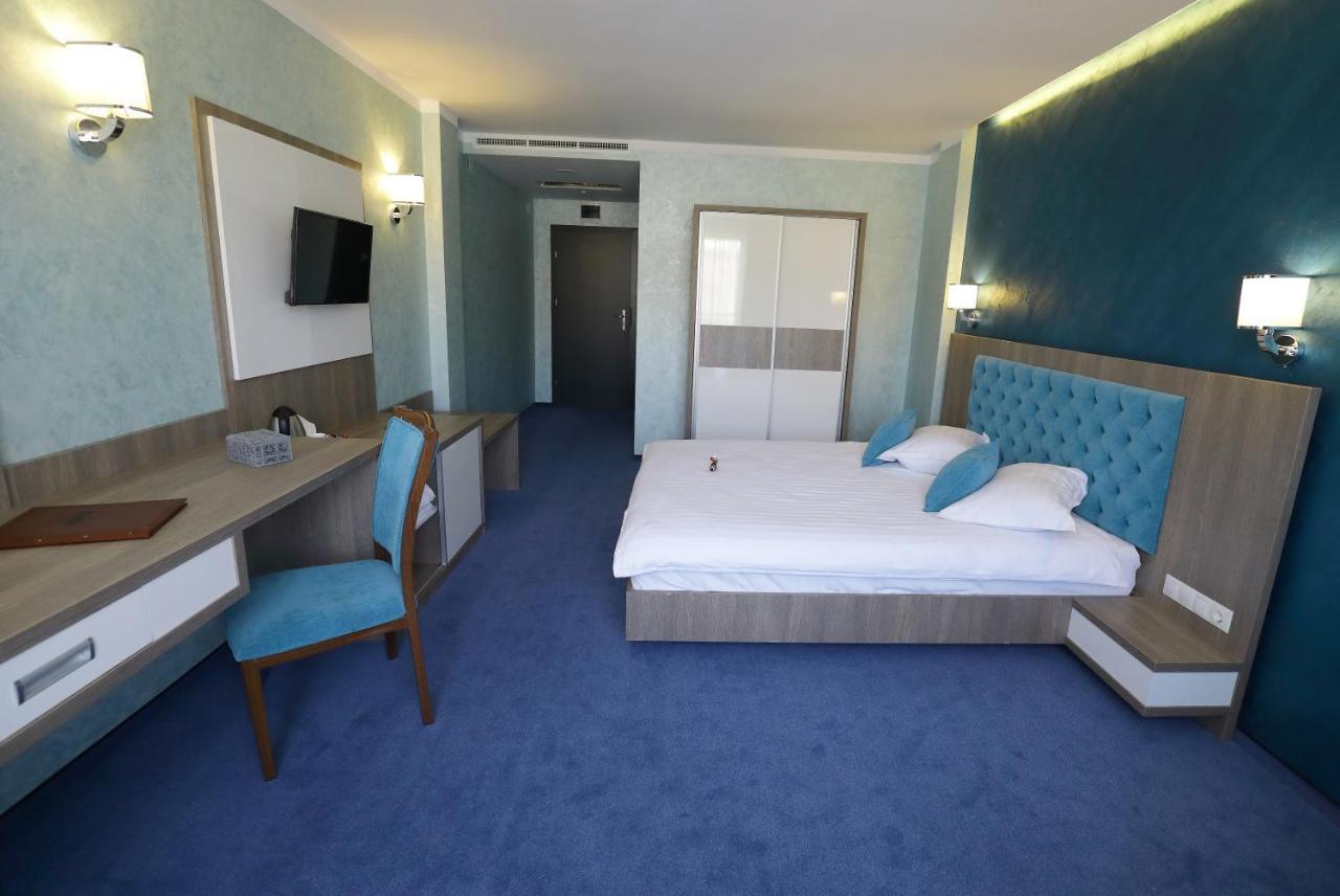 Meliss Events Hotel Craiova Buitenkant foto
