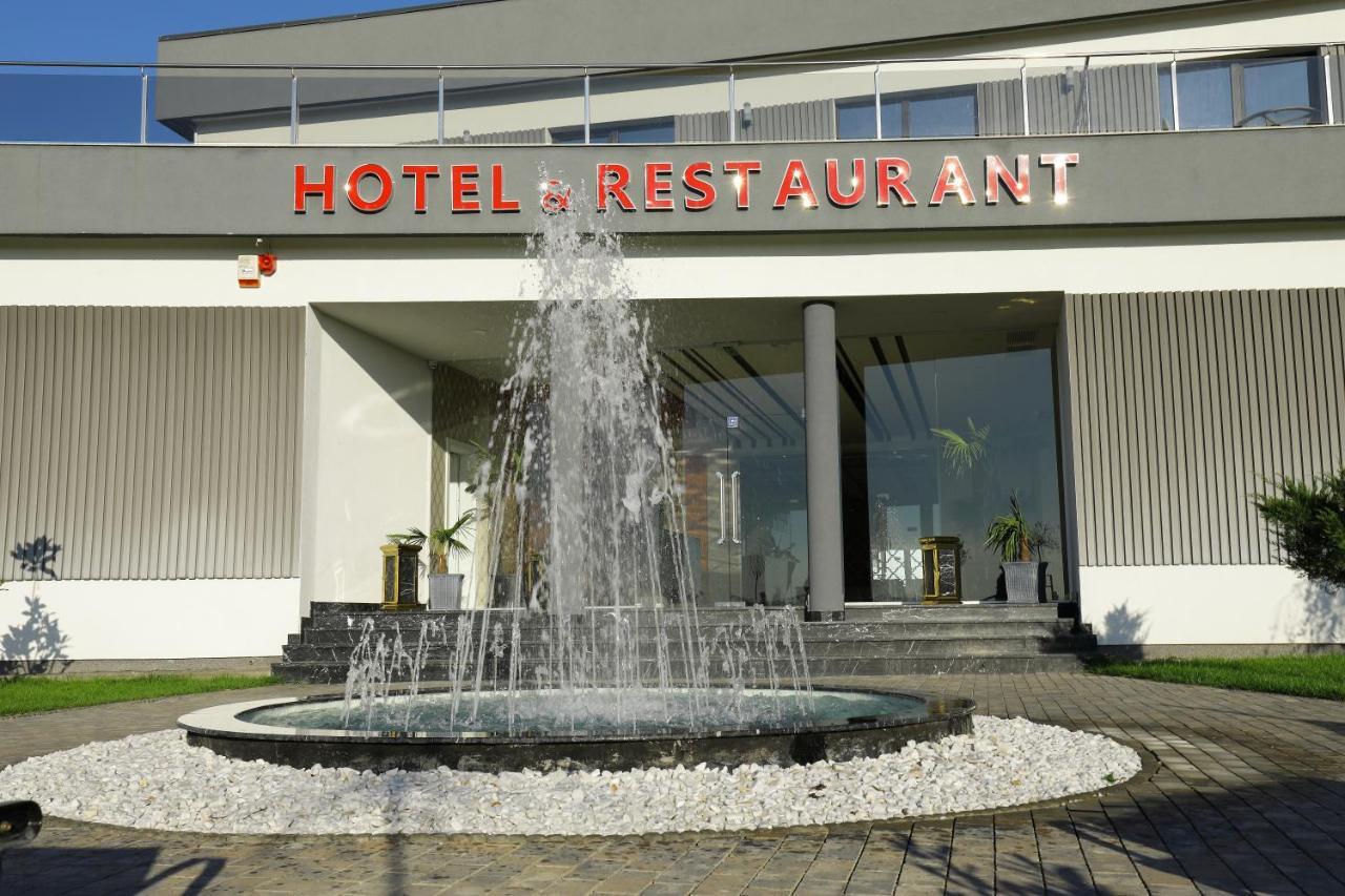 Meliss Events Hotel Craiova Buitenkant foto