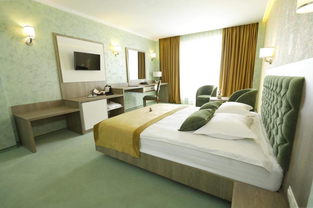 Meliss Events Hotel Craiova Buitenkant foto