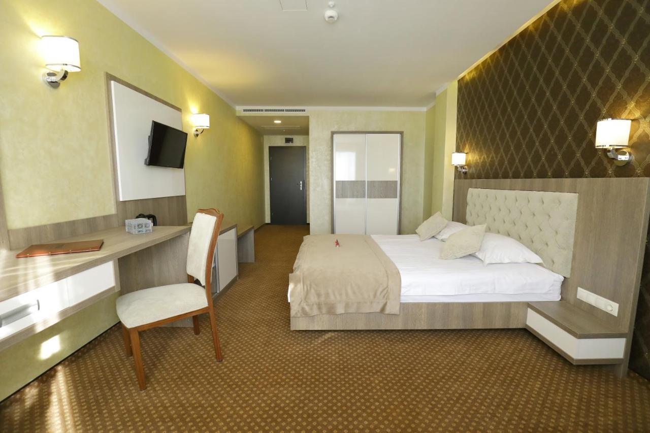 Meliss Events Hotel Craiova Buitenkant foto