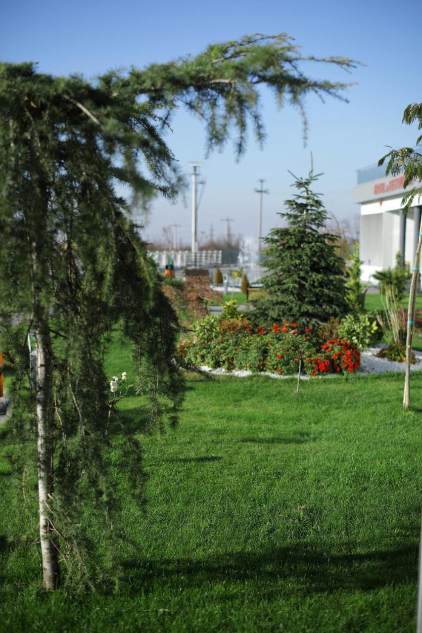 Meliss Events Hotel Craiova Buitenkant foto