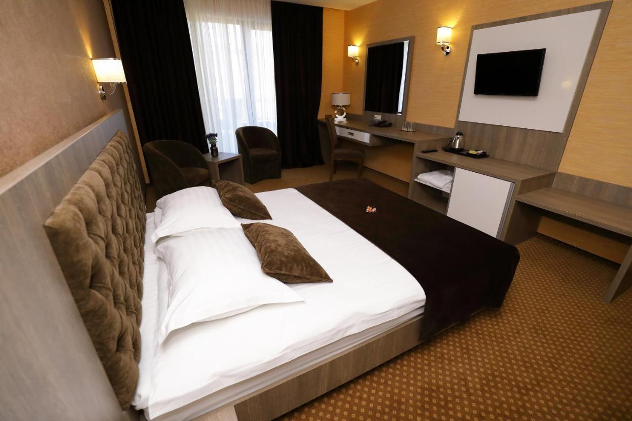 Meliss Events Hotel Craiova Buitenkant foto