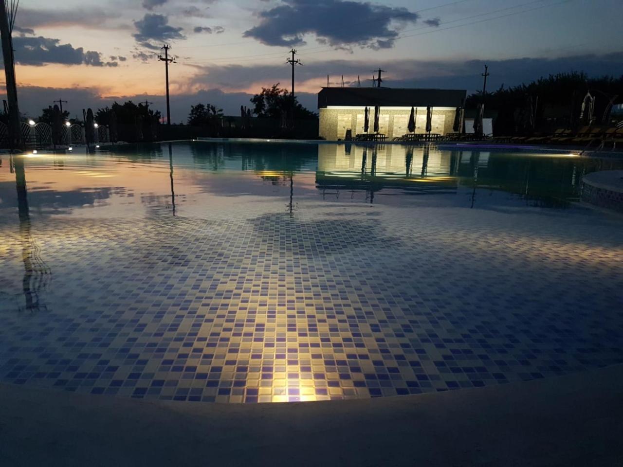Meliss Events Hotel Craiova Buitenkant foto
